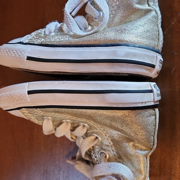 Converse Gold Shimmering Toddler High-Tops Size 3 - Picture 4 of 16